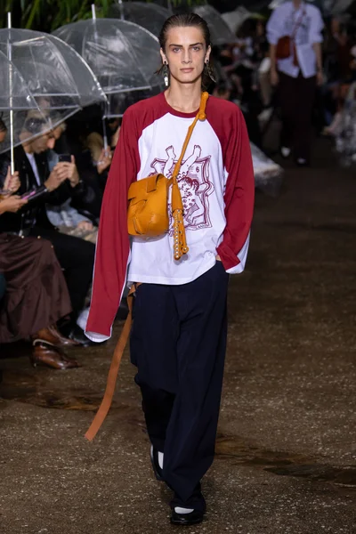 Look 16